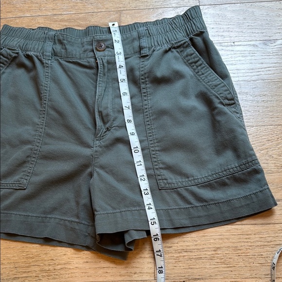 GAP Olive Green Casual Shorts - Picture 5 of 8